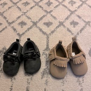 2 pairs New baby moccasins size 3-6 months